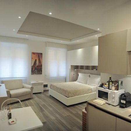 בולוניה Andrea Luxury Apartments Strada Maggiore Studio 1 מראה חיצוני תמונה