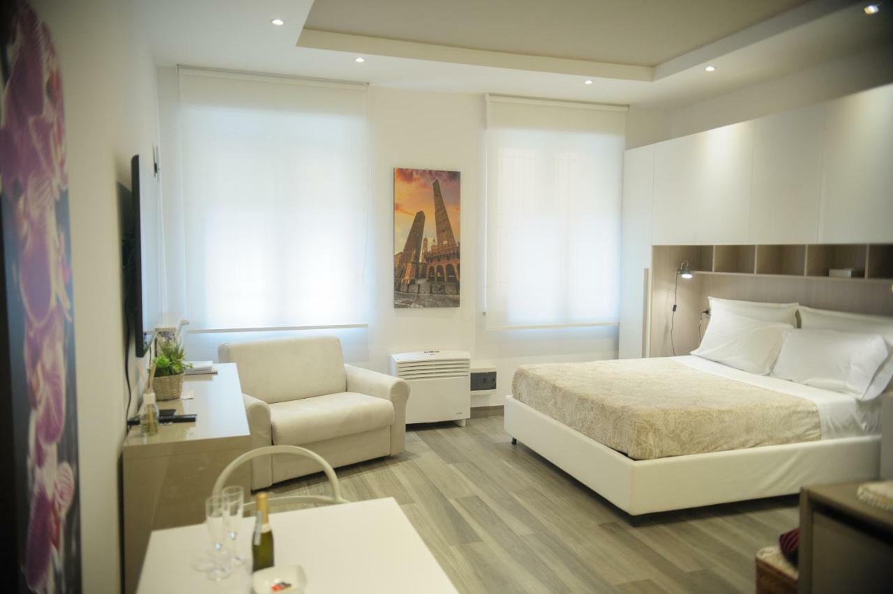 בולוניה Andrea Luxury Apartments Strada Maggiore Studio 1 מראה חיצוני תמונה