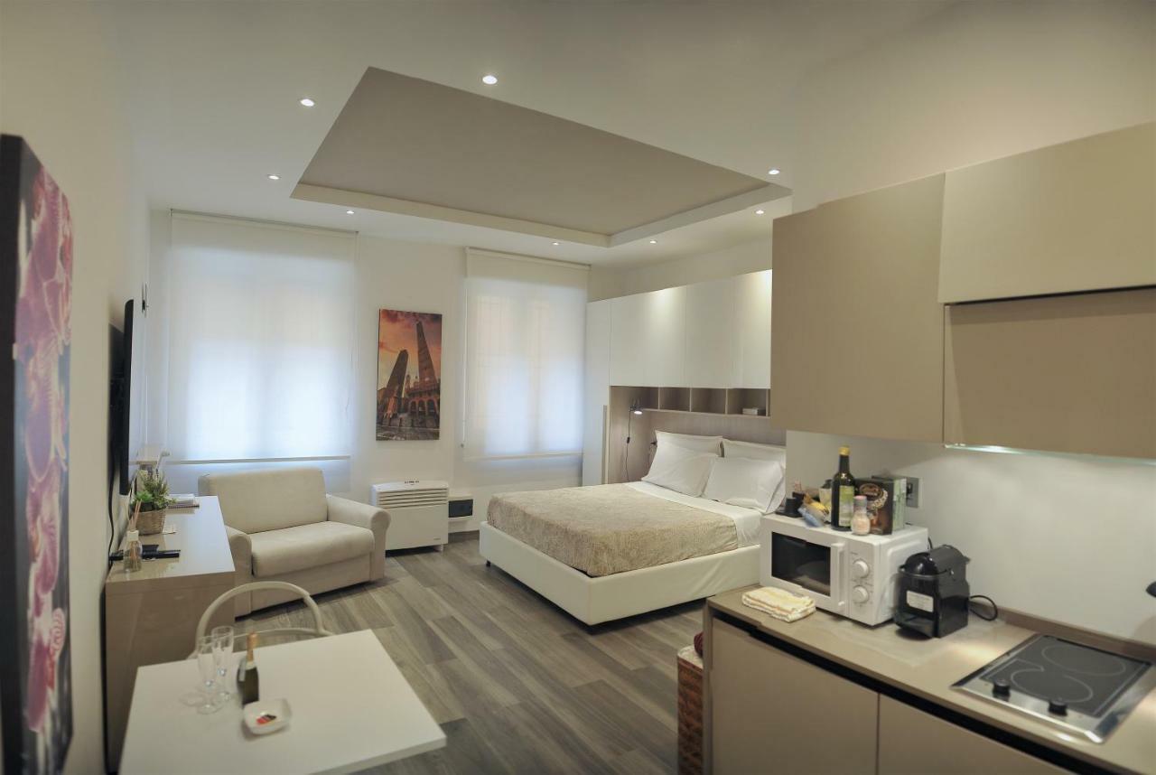 בולוניה Andrea Luxury Apartments Strada Maggiore Studio 1 מראה חיצוני תמונה